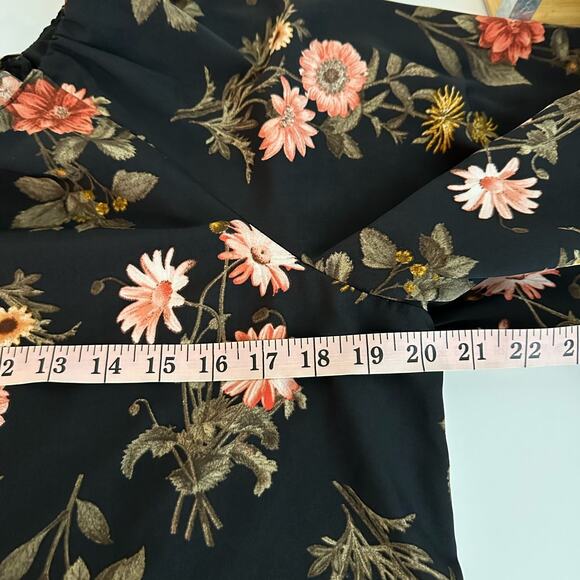 B Collection by Bobeau Women's Black Floral Balloon Half Sleeve Top Size Small - Picture 5 of 11